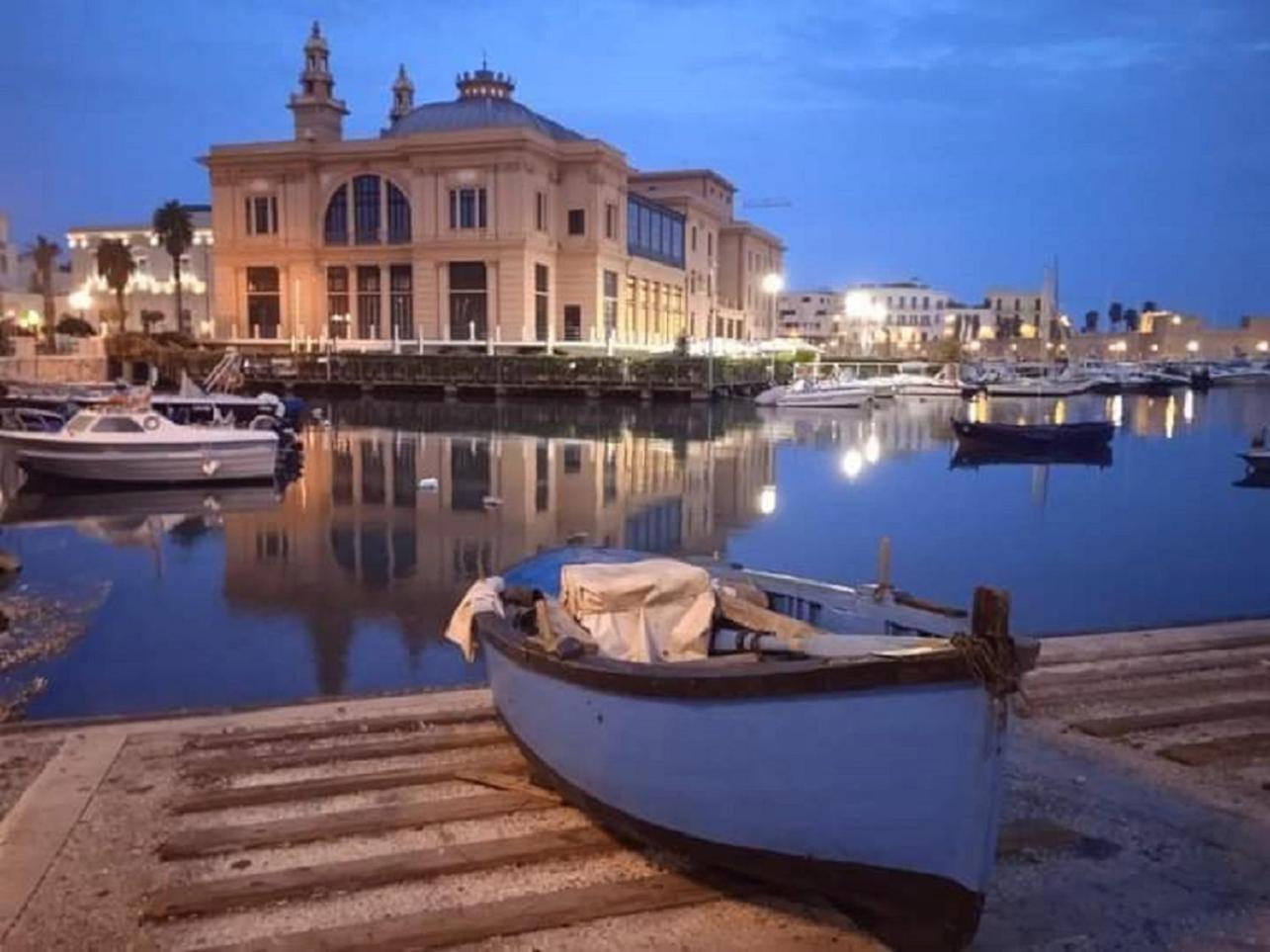 La Follia Dell'Architetto Villa Bari Exteriör bild